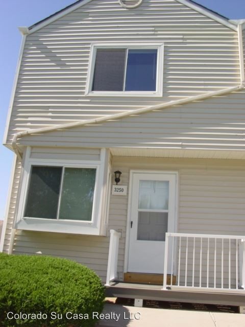 Foto principal - 2 br, 1.5 bath House - 3250 Vail Pass Dr.