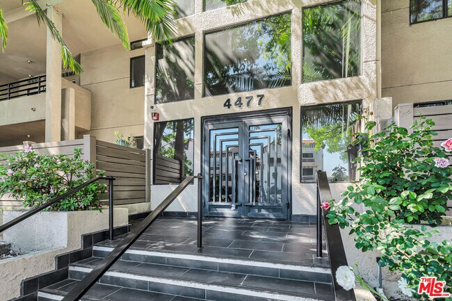 Foto del edificio - 4477 Woodman Ave