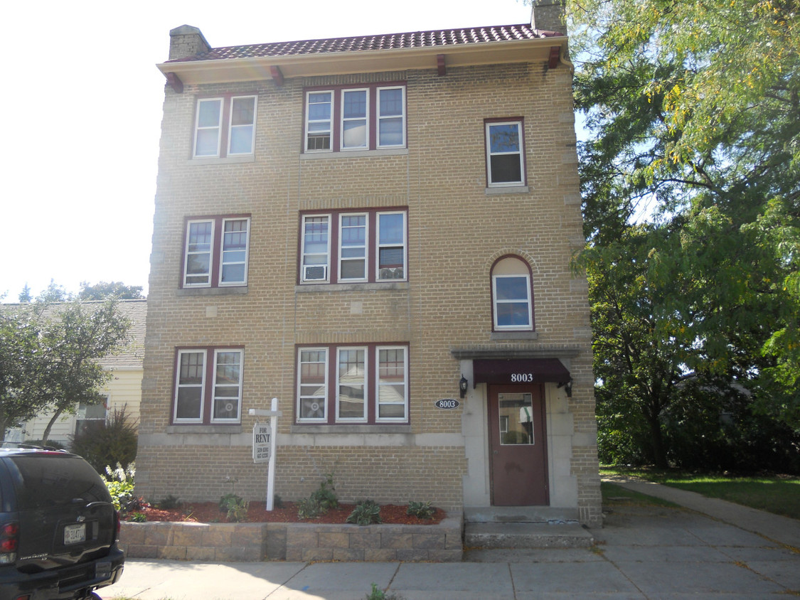 Primary Photo - 8003 W Becher