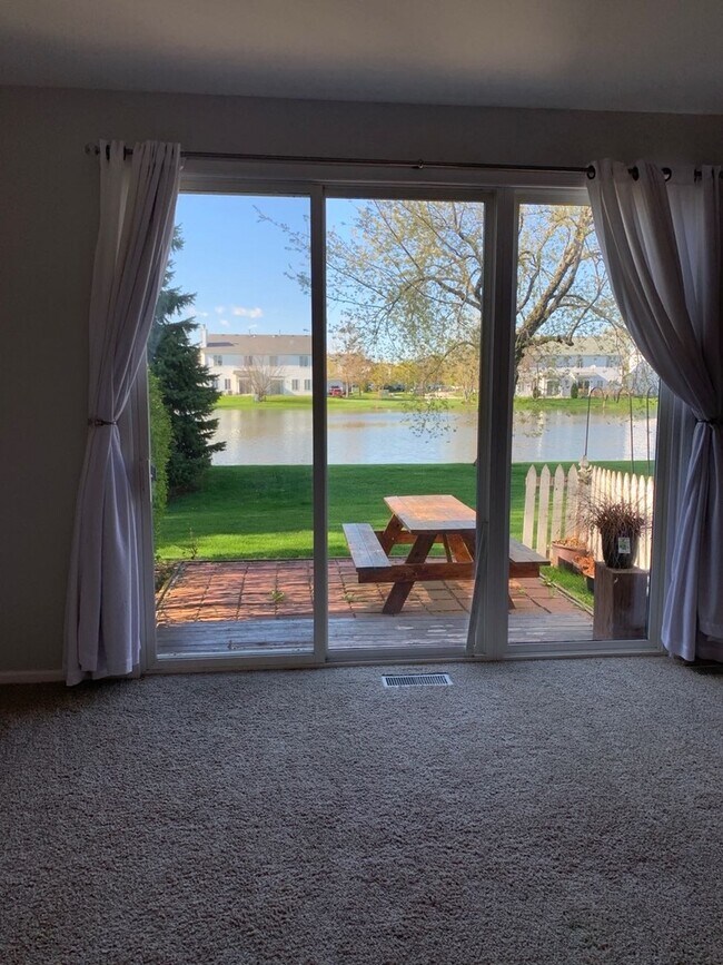 Building Photo - 2813 Stonewater Dr