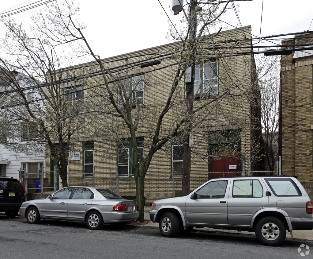 119121 61st St, West New York, NJ 07093 119121 61st St West New
