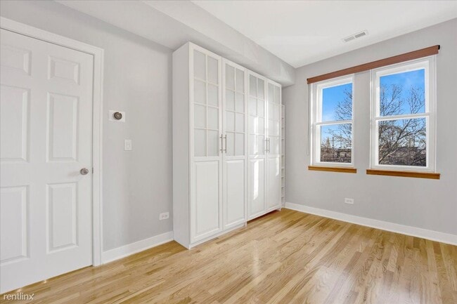 Foto del edificio - 2 br, 1 bath Condo - 3918 N Kedvale Ave