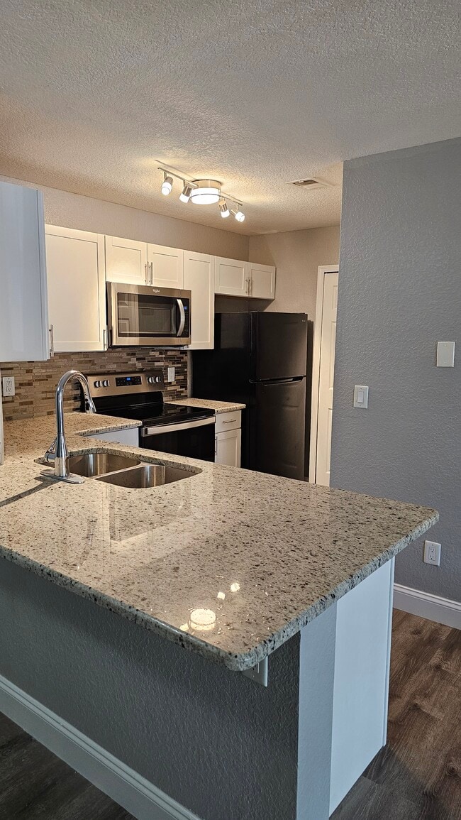 Kitchen - 8800 Latrec Ave