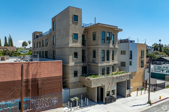 Alternative Photo - 916 N Alvarado St