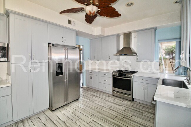 Building Photo - Scripps Ranch, 11073 Caminito Encanto, AC,...