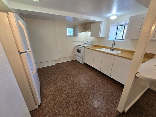 Building Photo - Centrally Located & Charming 1 Bedroom Apartment in Sparks