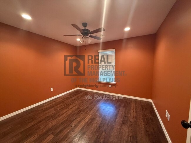 Foto del edificio - 13057 Raymond Rd