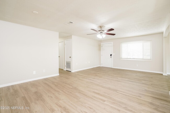 Building Photo - 329 Gano Ave