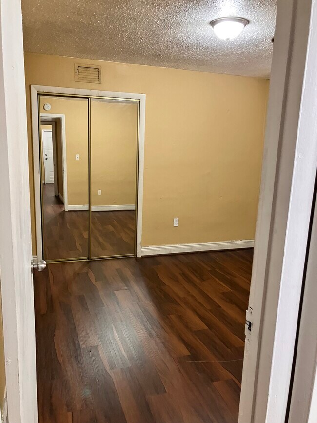 Foto del edificio - 2835 NW 22nd Ave