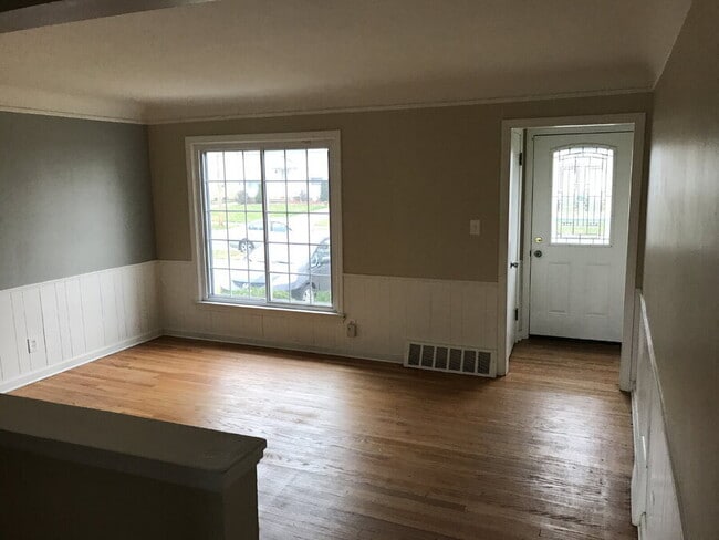 Foto del edificio - 18308 Edinboro Ave