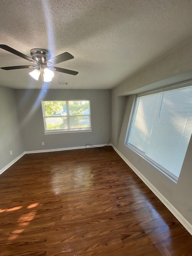 Photo - Cute 3 Bedroom 1 Bathroom House