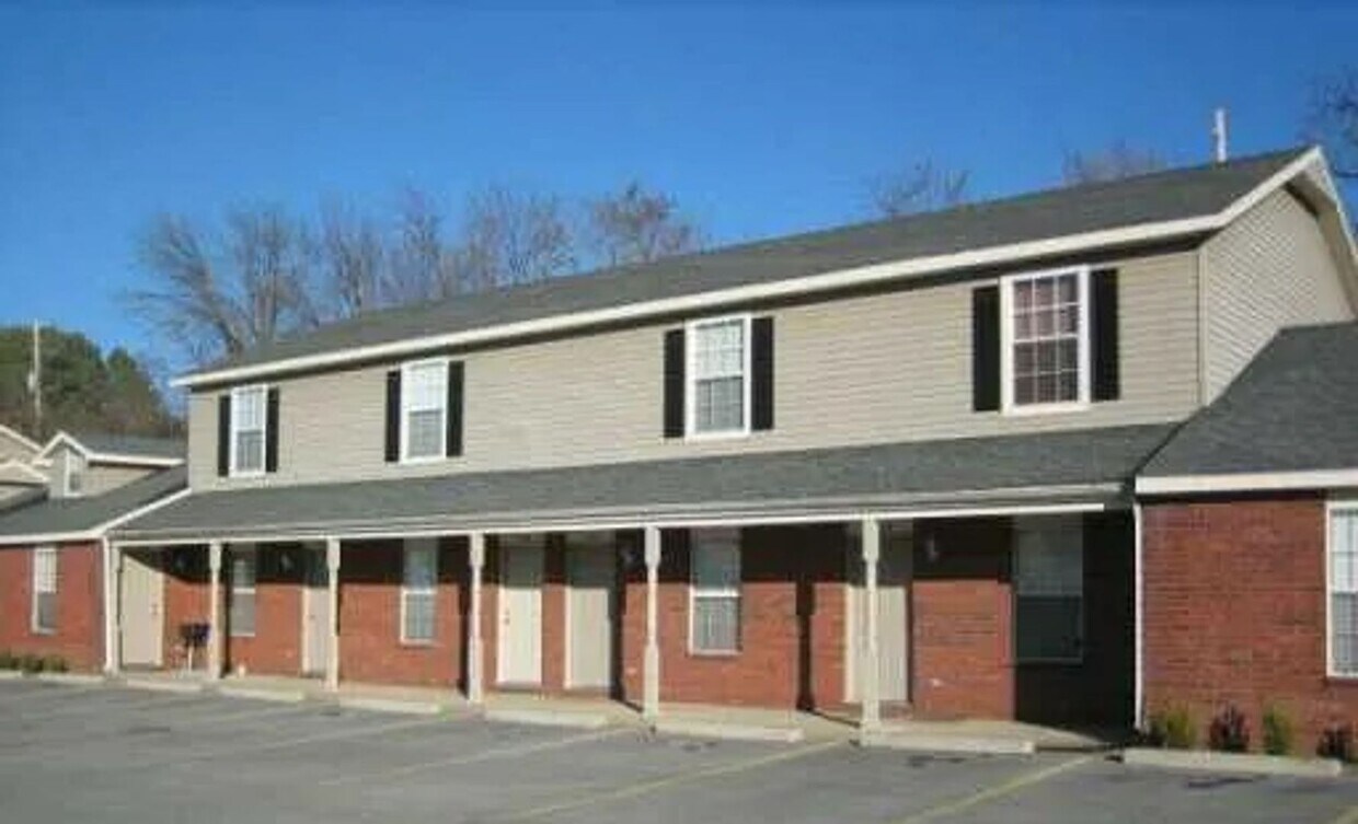 Primary Photo - Near the University of Arkansas