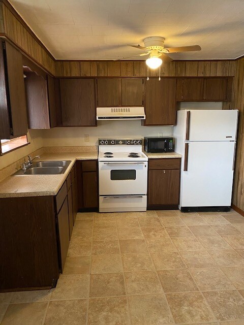 Kitchen - 345 Kent St