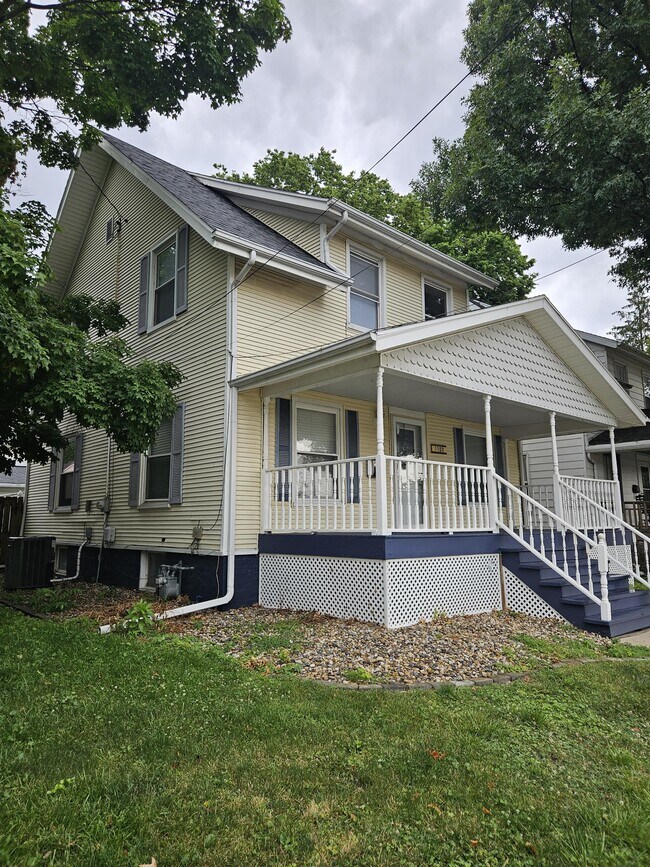 Building Photo - 1102 N Madison St