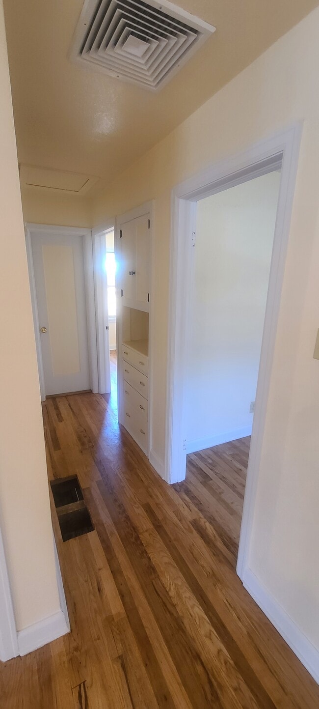 Hall - 2006 Oakland Ave