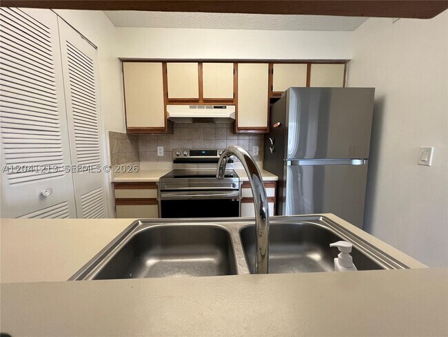 Foto del edificio - 1227 SW 46th Ave