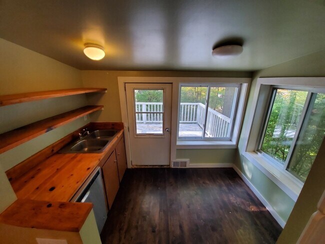 Building Photo - 3770 Woodview Ave