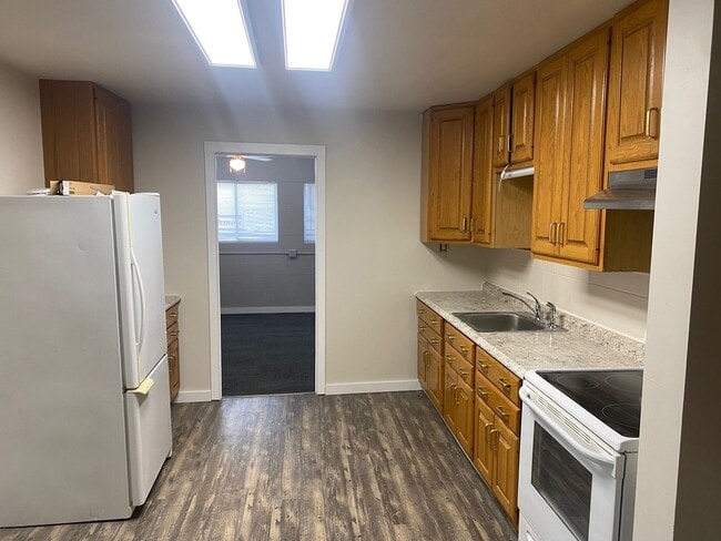 Building Photo - Burlington Two Bedroom with Large 2 Bay Shop