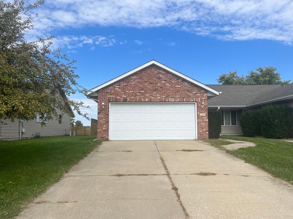 Primary Photo - 2 Bedroom 1 Bath with Attached garage