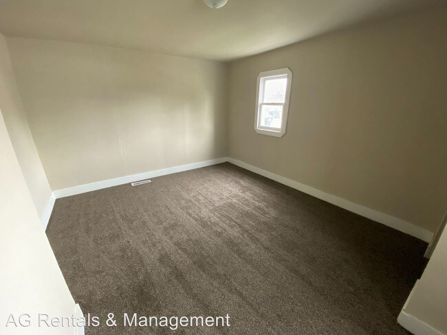 Building Photo - 3 br, 1 bath House - 954 Iowa St