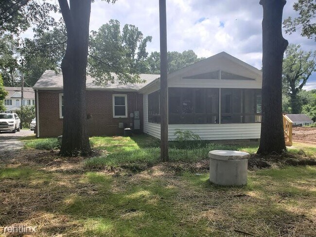 Building Photo - 3 br, 1 bath House - 1104 New York Ave