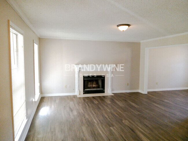 Building Photo - 4454 Mayo Ave