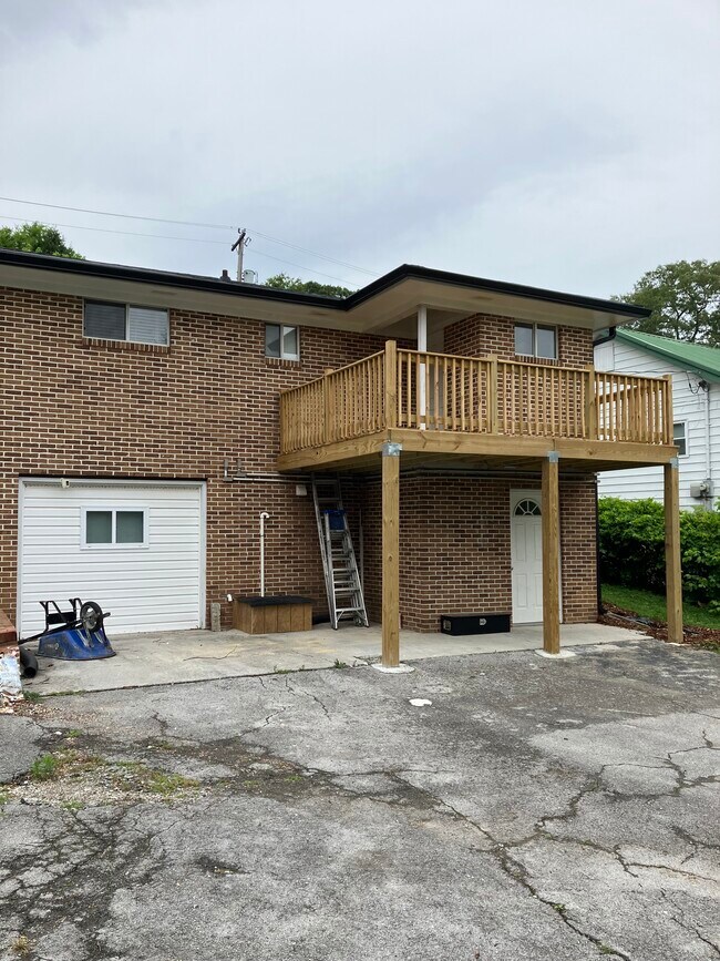 Foto del edificio - 812 Poindexter Ave