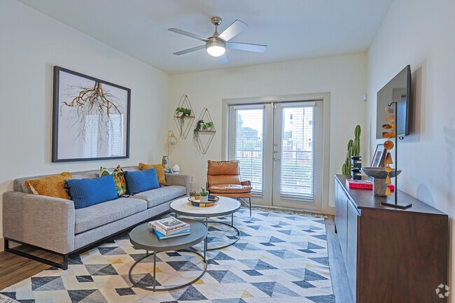 1BR, 1BA - 637SF - Living Area - Lenox SoCo
