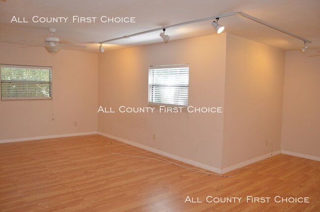Building Photo - 2386 Granada Cir W