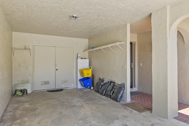 Building Photo - 5992 Forest Grove Dr