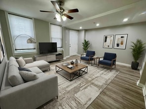 Building Photo - 323 Walnut St