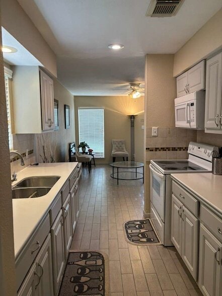 Photo - 7318 Dearborn St Apartment