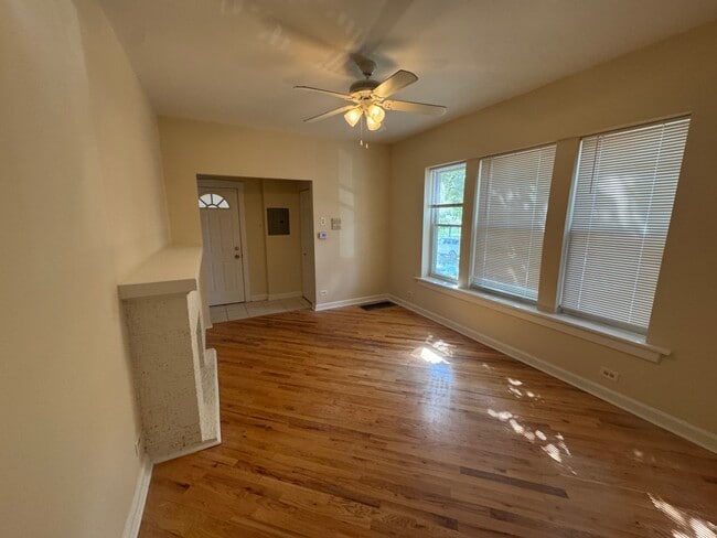 Foto del edificio - 3436 W Leland Ave
