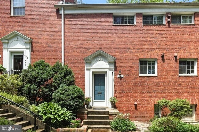 Building Photo - 1525 Mt Eagle Pl