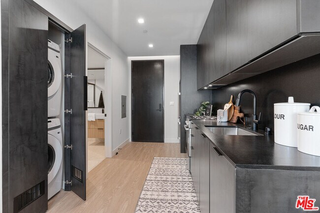 Foto del edificio - 3688 Overland Ave