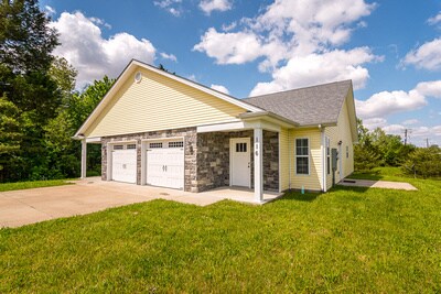 Building Photo - 108 Abes Way