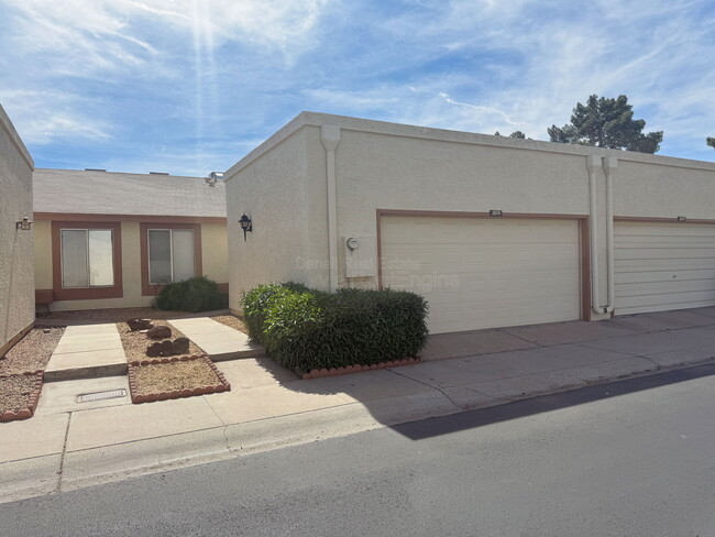 Photo - 2605 W Willow Ave Townhome