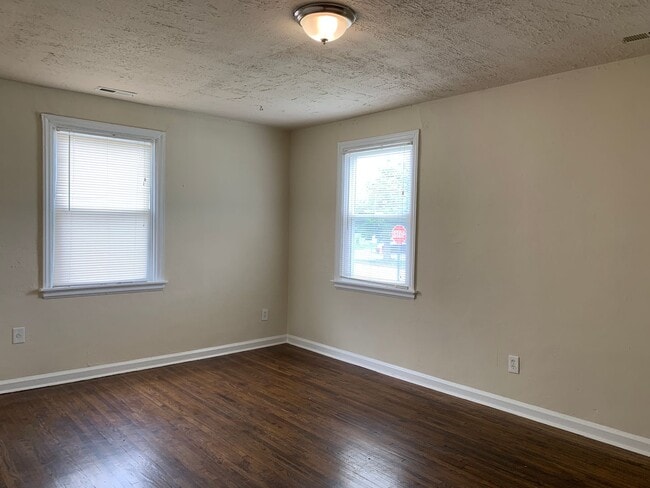 Building Photo - 1601 N 29th St