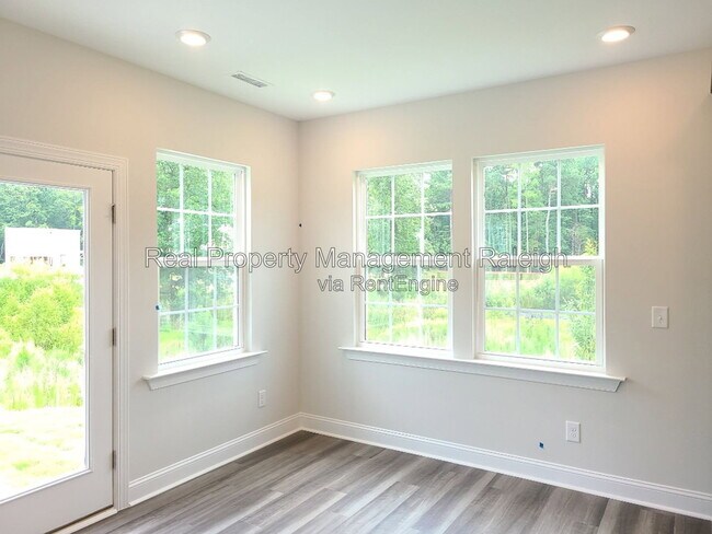 Building Photo - 704 Wrights Creek Way