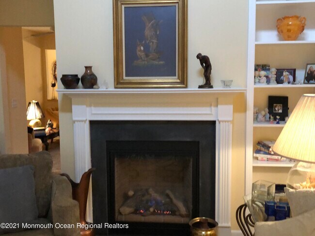 Building Photo - 25 Meadow Ave