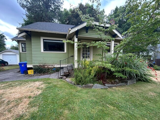 Building Photo - 3 BD SW Portland Home Near Multnomah Village