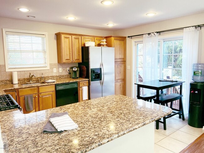 Foto del edificio - 219 Satinwood Dr