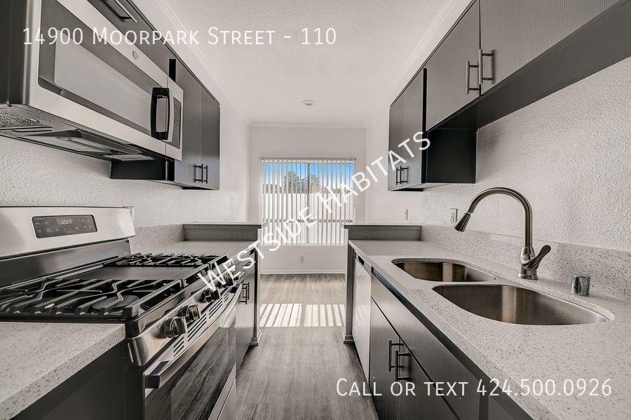 Foto principal - 14900 Moorpark St