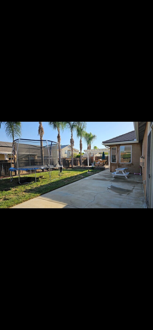 Building Photo - 290 San Ramon Ct