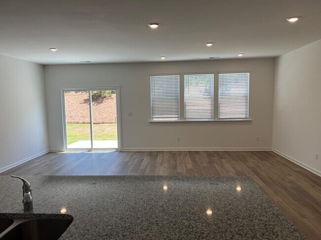 Foto del edificio - 2423 Livi Ln