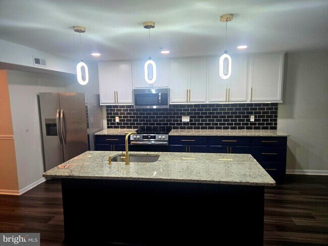 Foto del edificio - 905 Woodbridge Ct