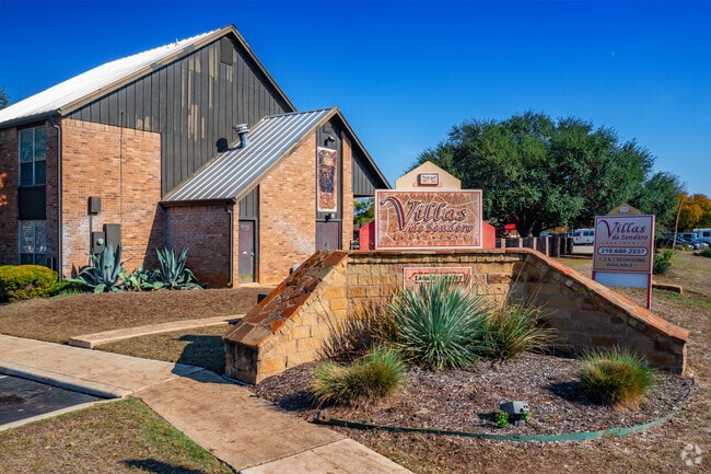 Building Photo - Villas de Sendero