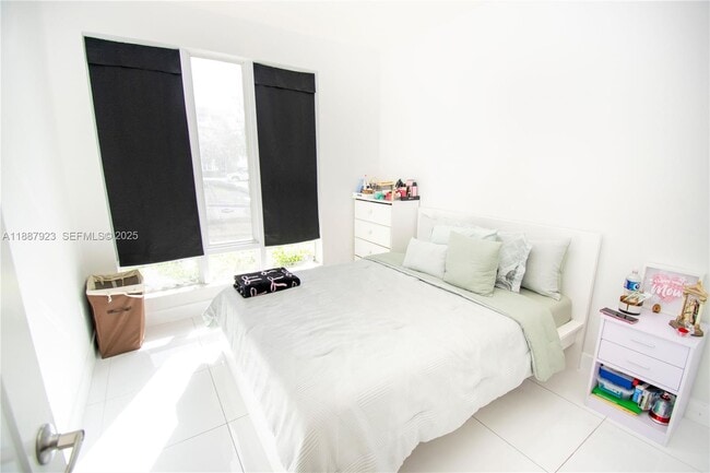 Foto del edificio - 6320 NW 104th Path