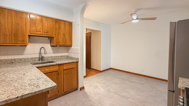 Foto del edificio - 5819 Jamieson Ave