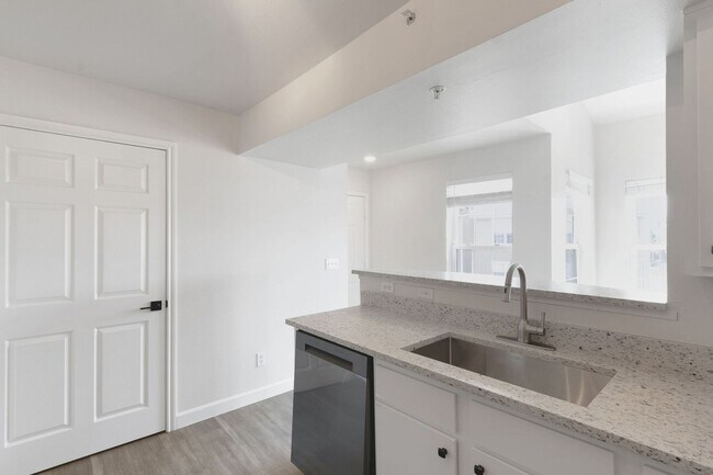 Building Photo - 1 Bedroom Condo in Parker
